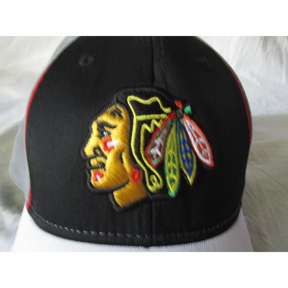 NEW Reebok NHL Center Ice Chicago Blackhawks‎ Hockey Black Grey Hat Fitted L/XL